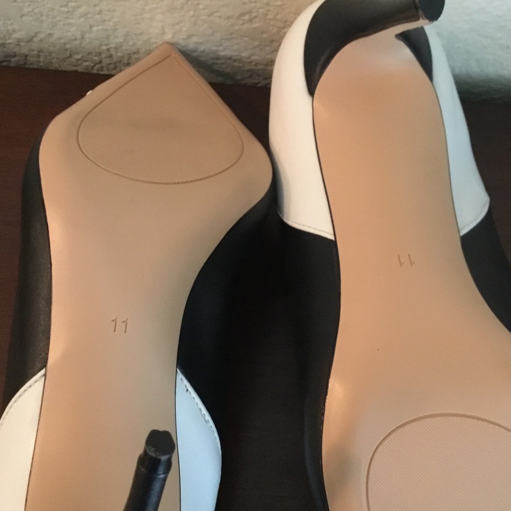 YDN Black and White Pointed Heels (NWOT)🌹 - Picture 5 of 6